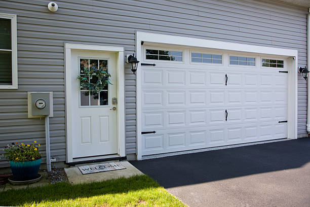 24/7 Emergency Garage Door Panel Replacement experts in Sycamore, IL